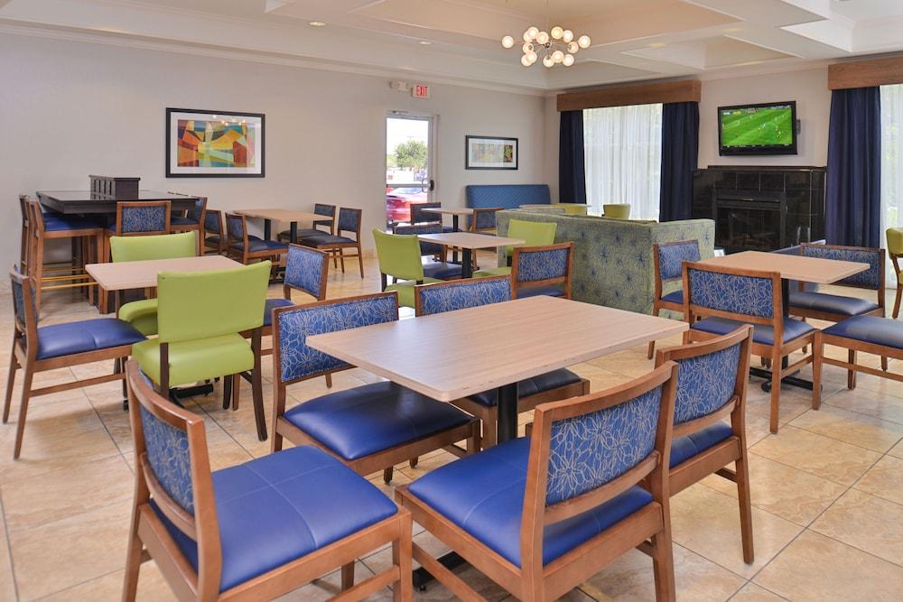 Holiday Inn Express Hotel & Suites San Antonio by IHG photo 31