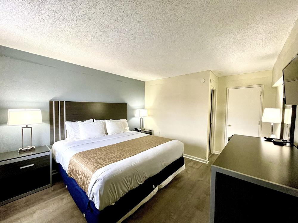 Red Carpet Inn & Suites photo 32