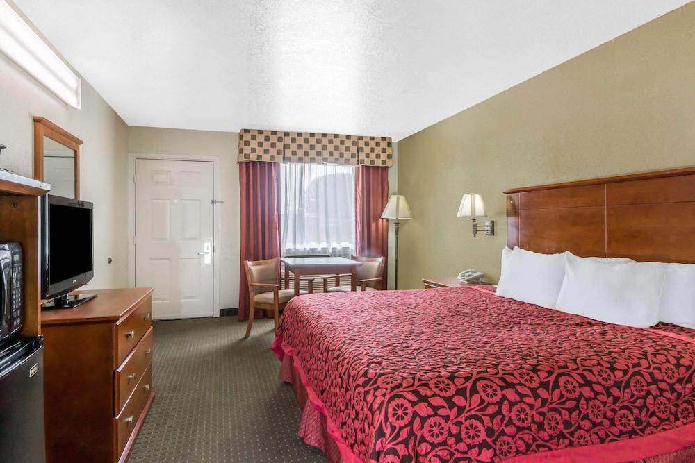 Days Inn by Wyndham Saint Pauls photo 15