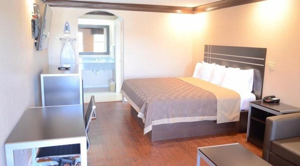 Regency Inn photo 27