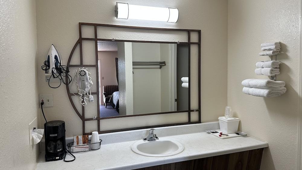 Economy Inn photo 19