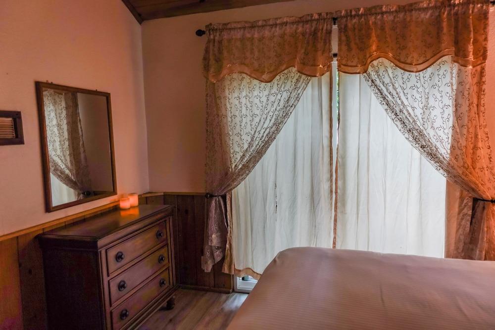 Sleepy Hollow Cabins and Hotel photo 87
