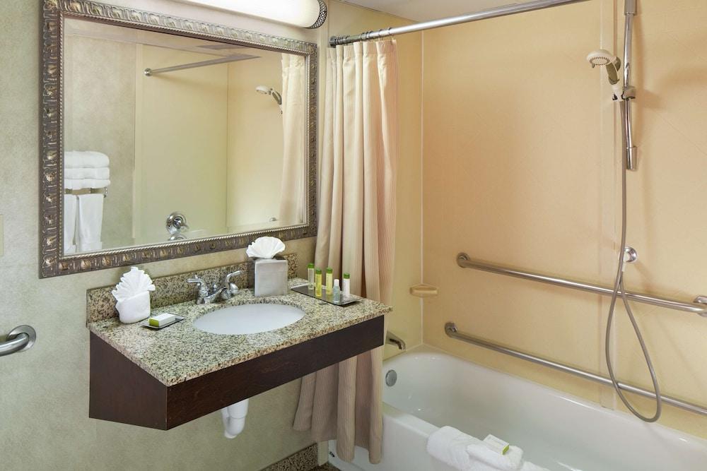 DoubleTree by Hilton Boston - Milford photo 22