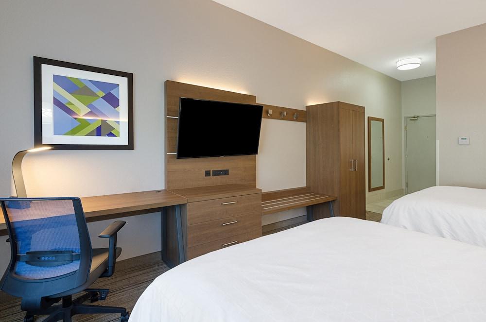 Holiday Inn Express Hotel & Suites Weston by IHG photo 21