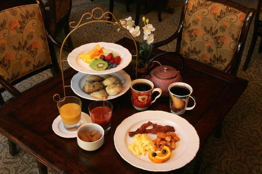 The Martha Washington Inn And Spa photo 65