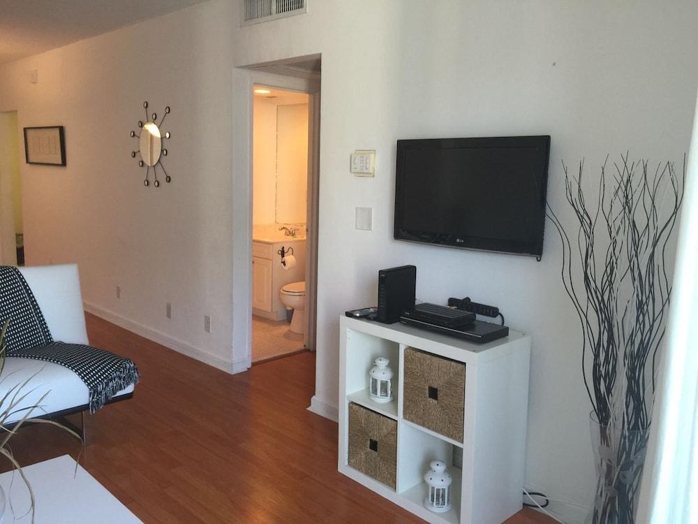 Beach Apartments Hollywood photo 12