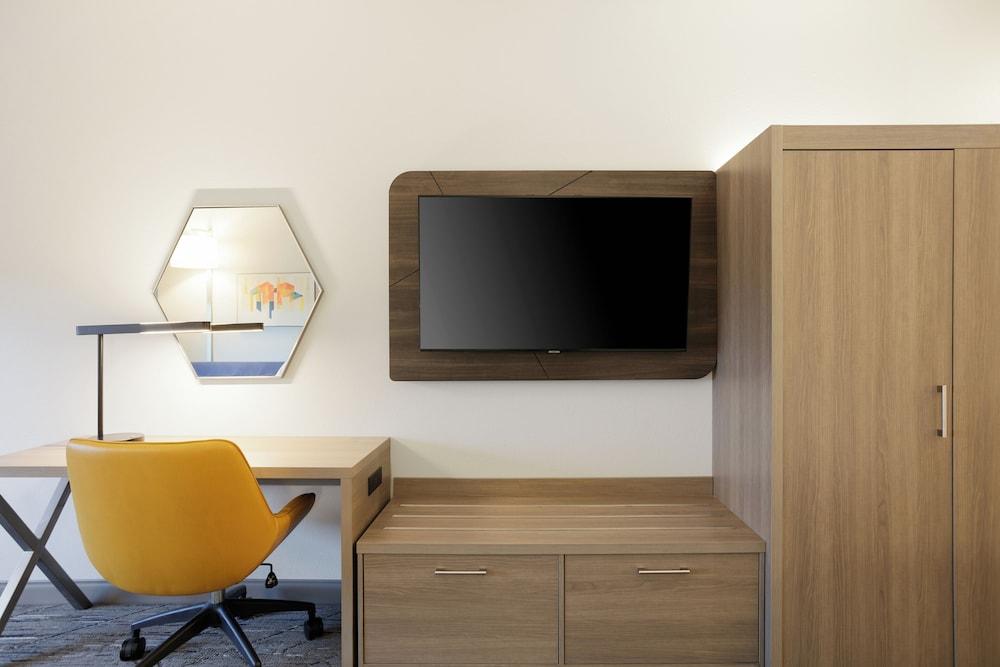 Holiday Inn Express - Layton by IHG photo 12