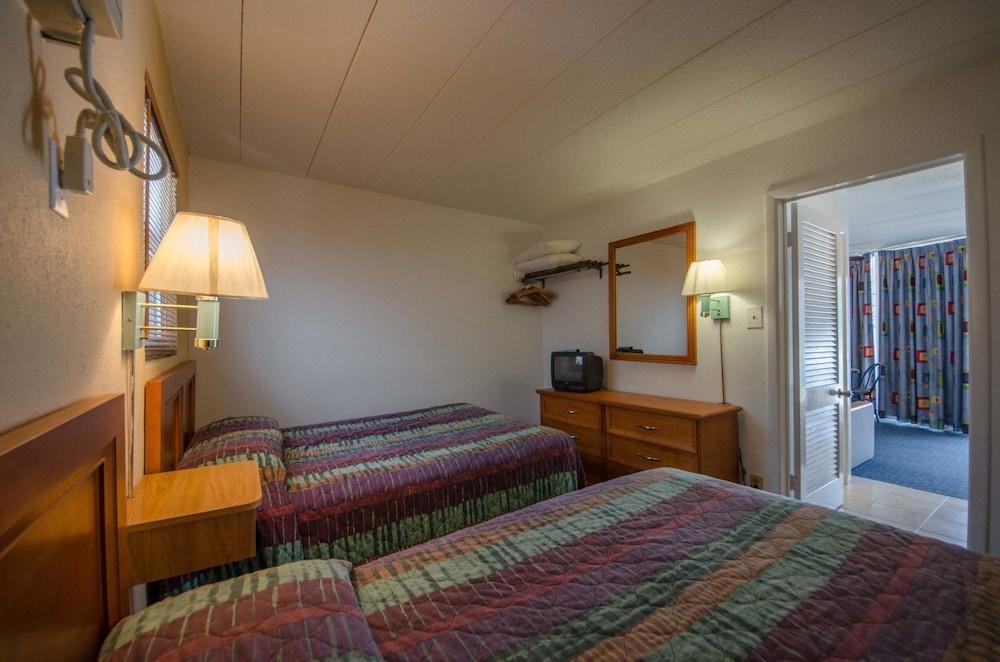 Compass Family Resort photo 7