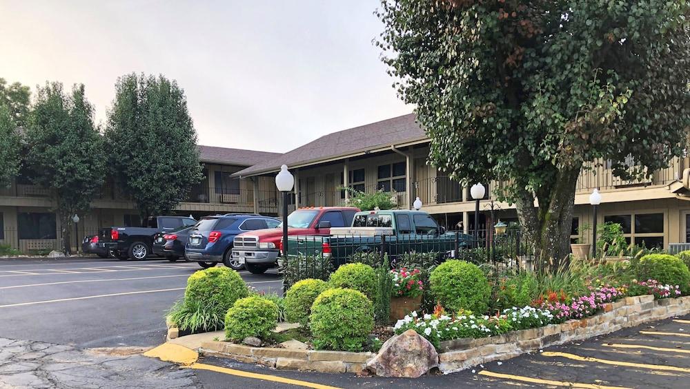 Charles Wesley Motor Lodge photo 27