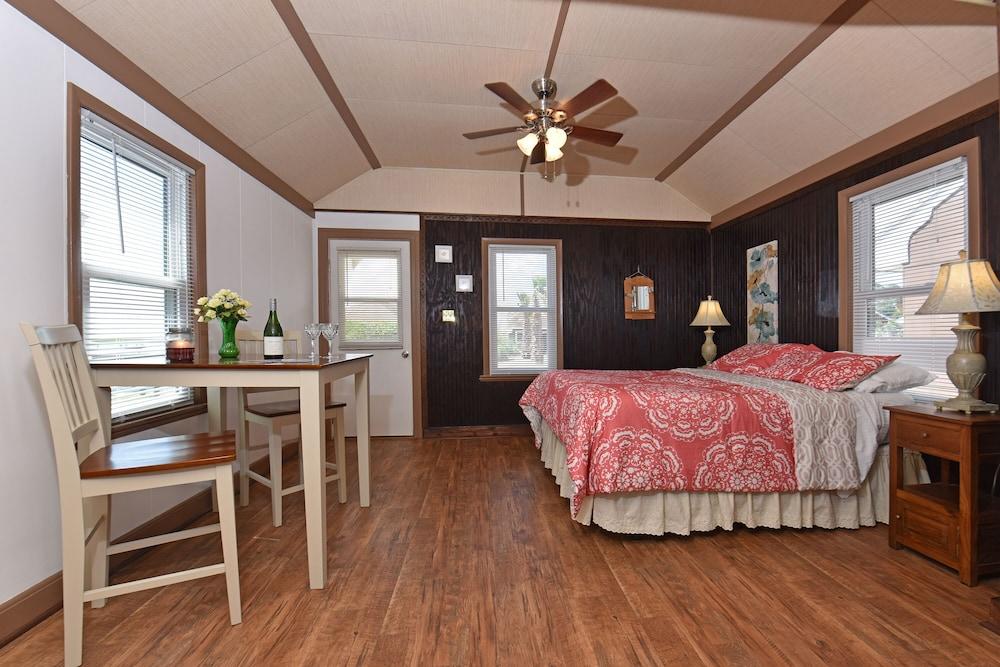 Snug Harbor Marina and Hotel photo 17