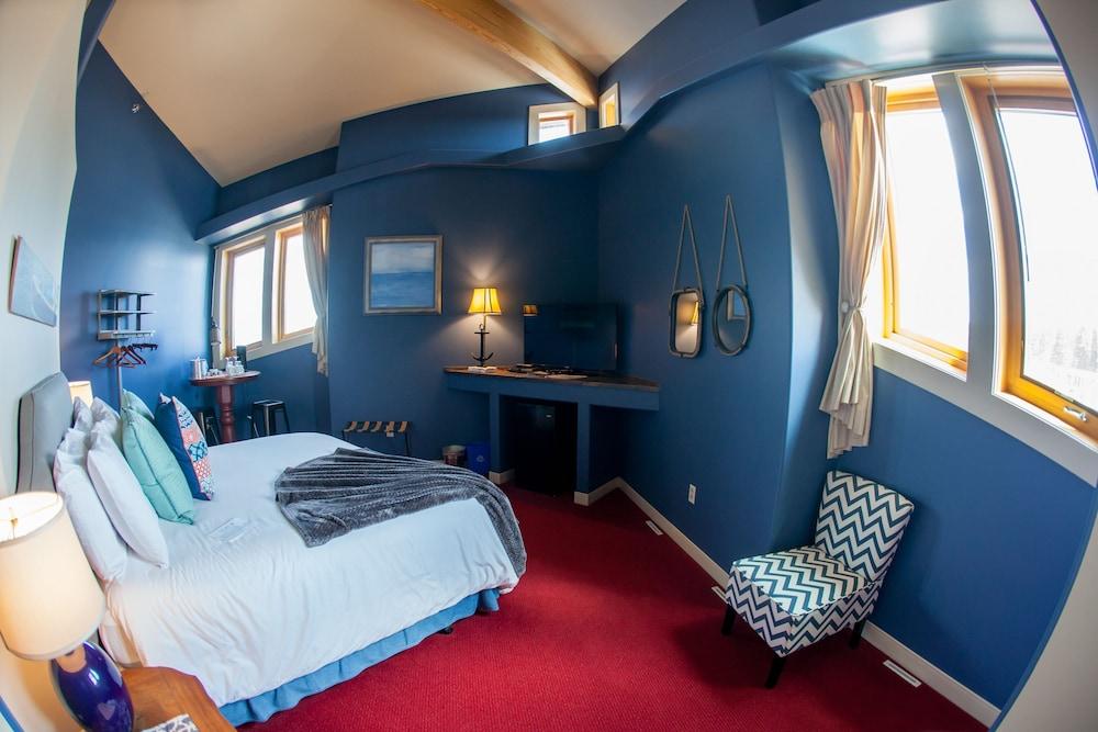 Blue Wave Inn photo 39