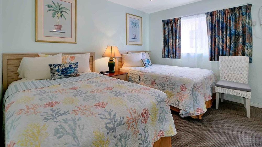 Carlton House Motel photo 12