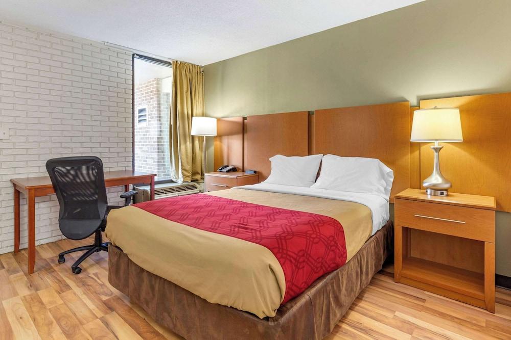 Econo Lodge Creedmoor - Butner photo 25