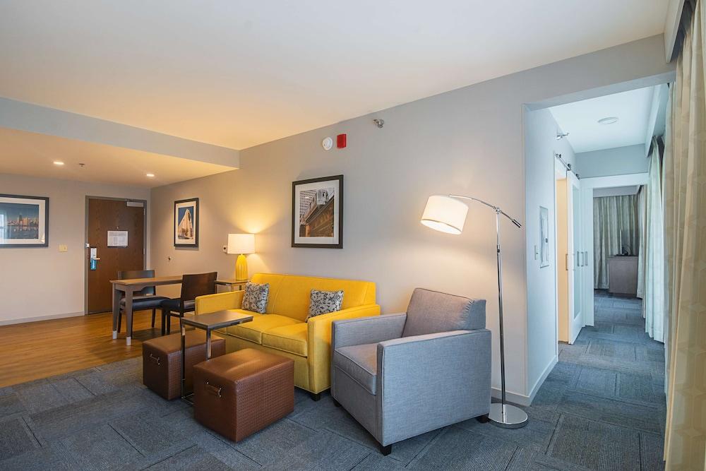 Hampton Inn Chicago North-Loyola Station photo 25
