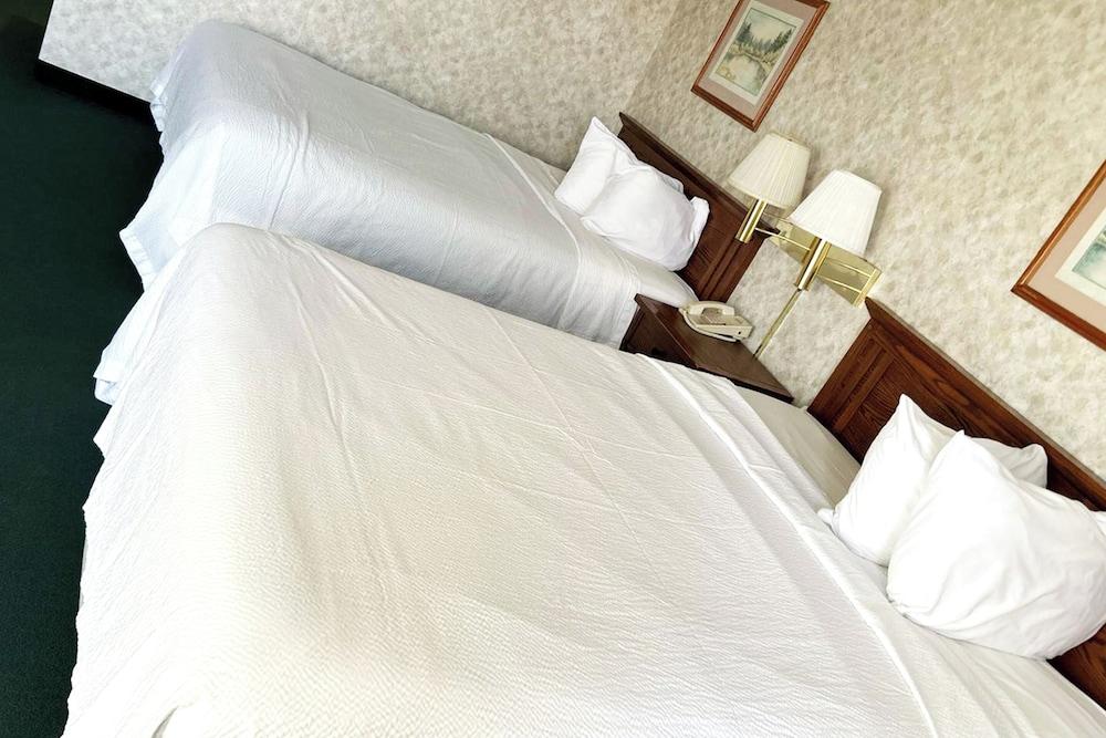 Blue Way Inn & Suites La Crosse photo 5