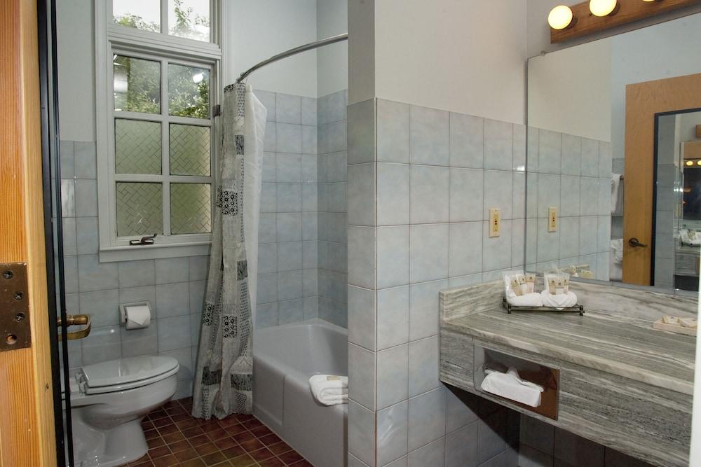 La Tourelle Inn & Spa photo 48