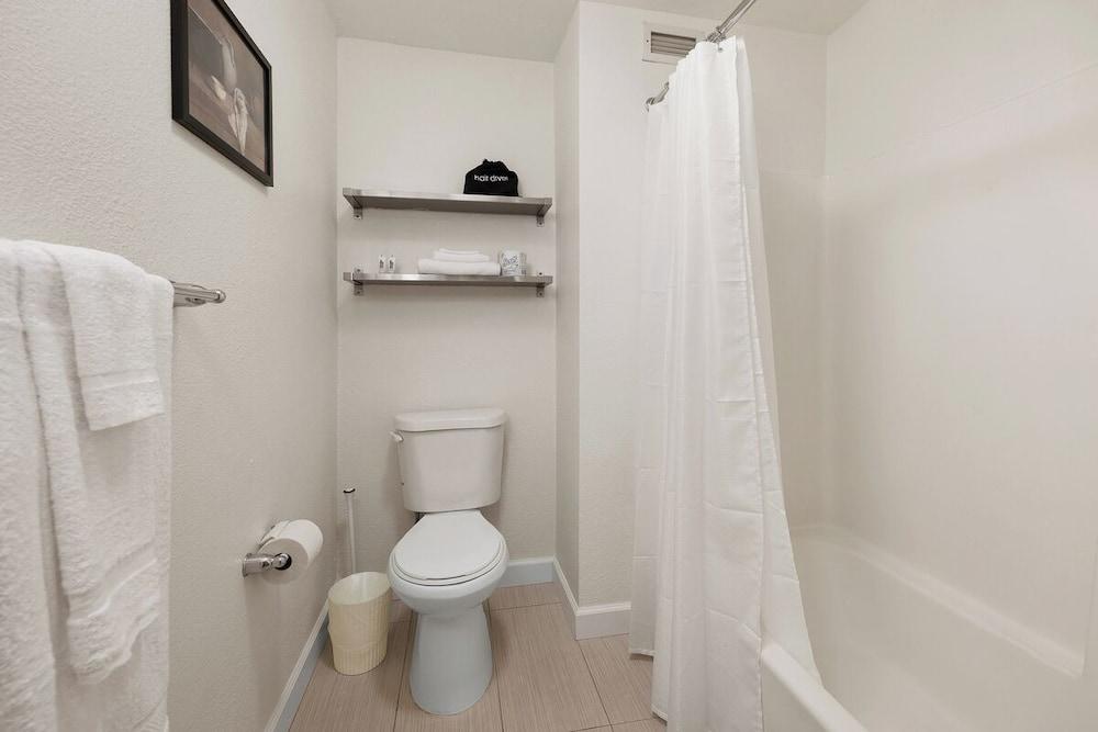 Little Italy Inn - Limited Service Apart Hotel photo 11