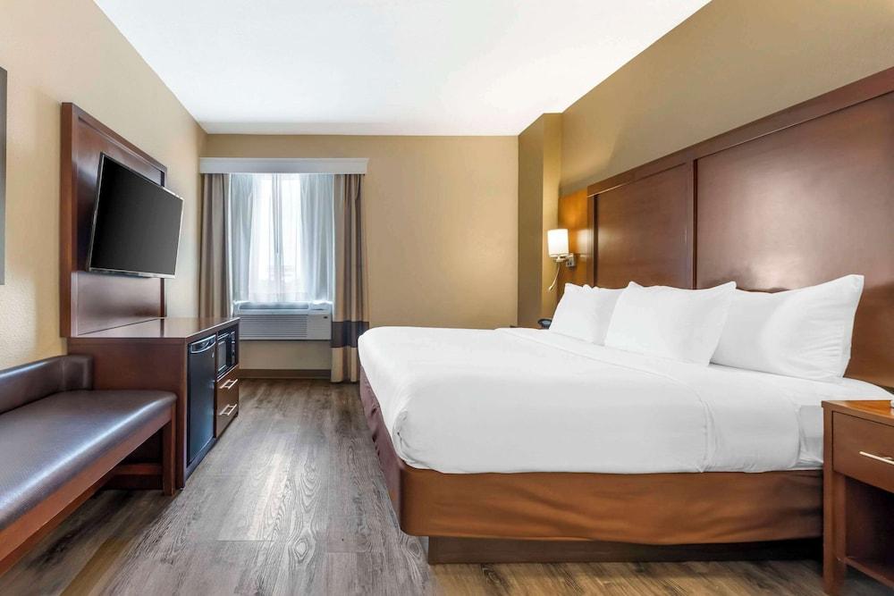 Comfort Suites photo 6