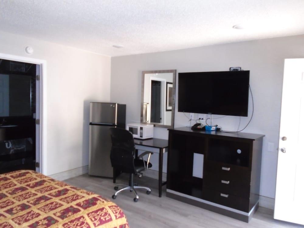 Town House Motel photo 36