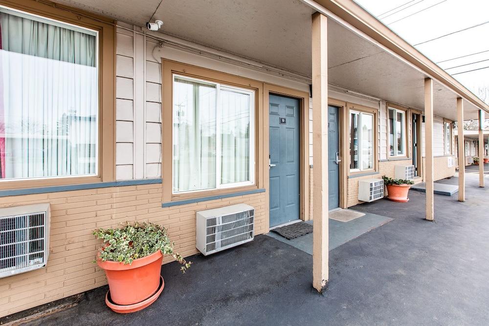 Autzen Inn photo 29