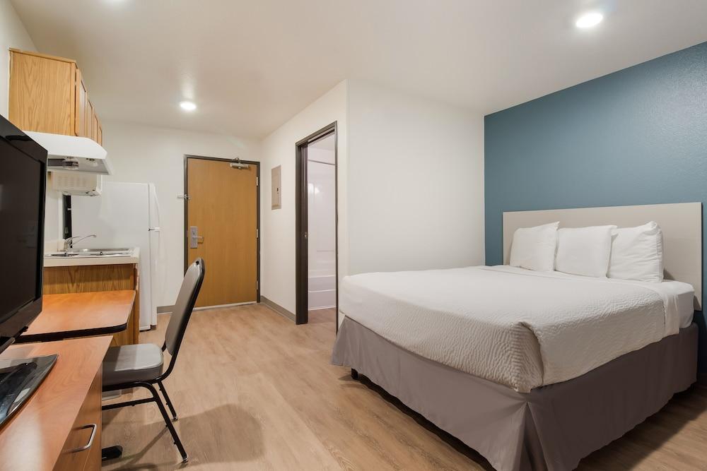 WoodSpring Suites Houston Westchase photo 10