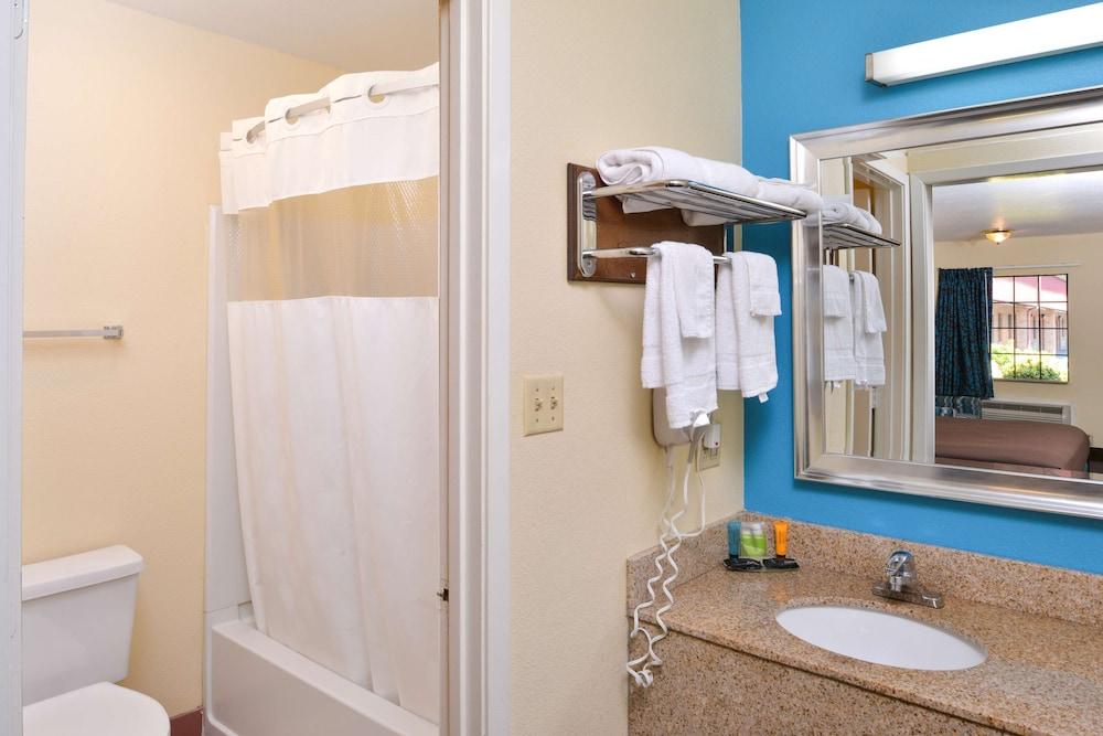 Americas Best Value Inn Batesville photo 15