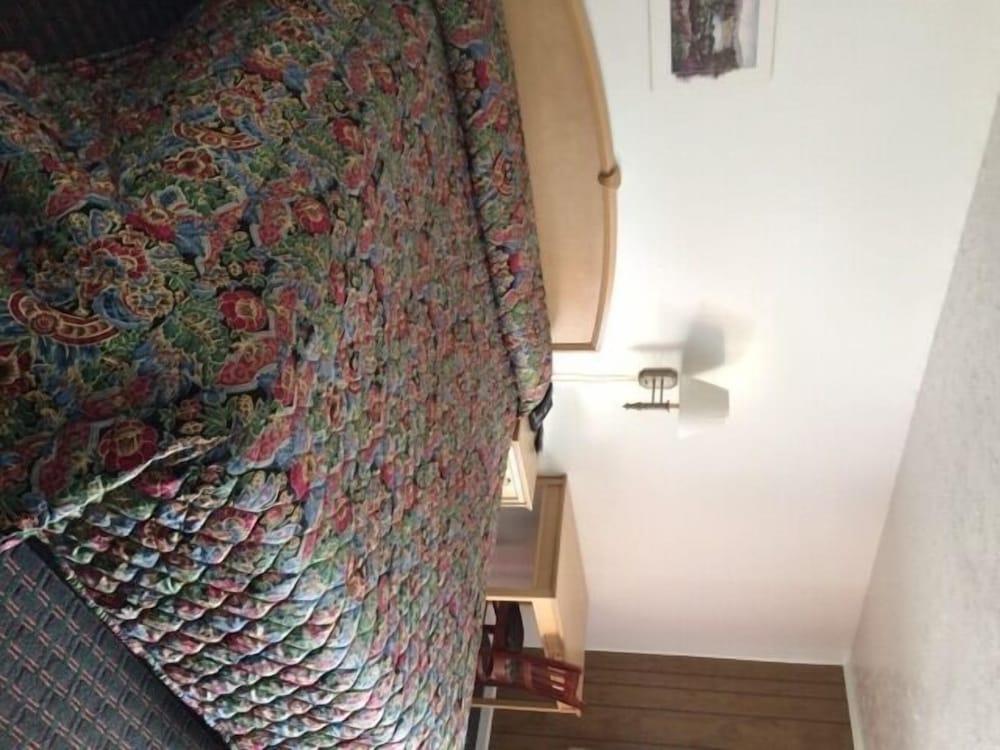 Royal Inn Motel photo 11