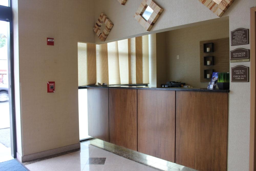 Bellerose Inn photo 2