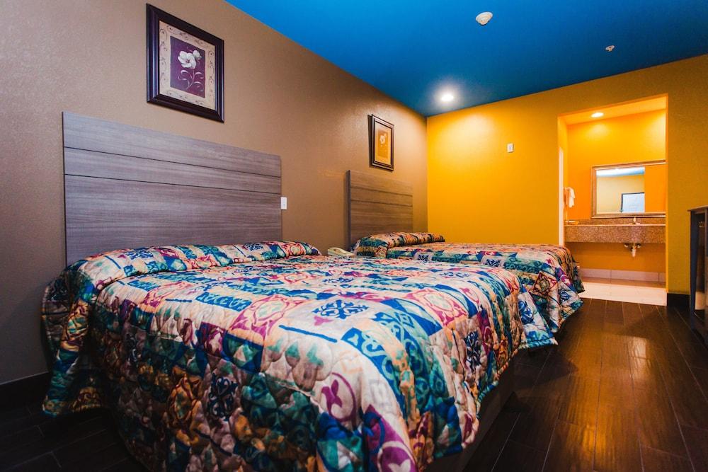 Moonlight Suites - Houston George Bush Intl Airport photo 30