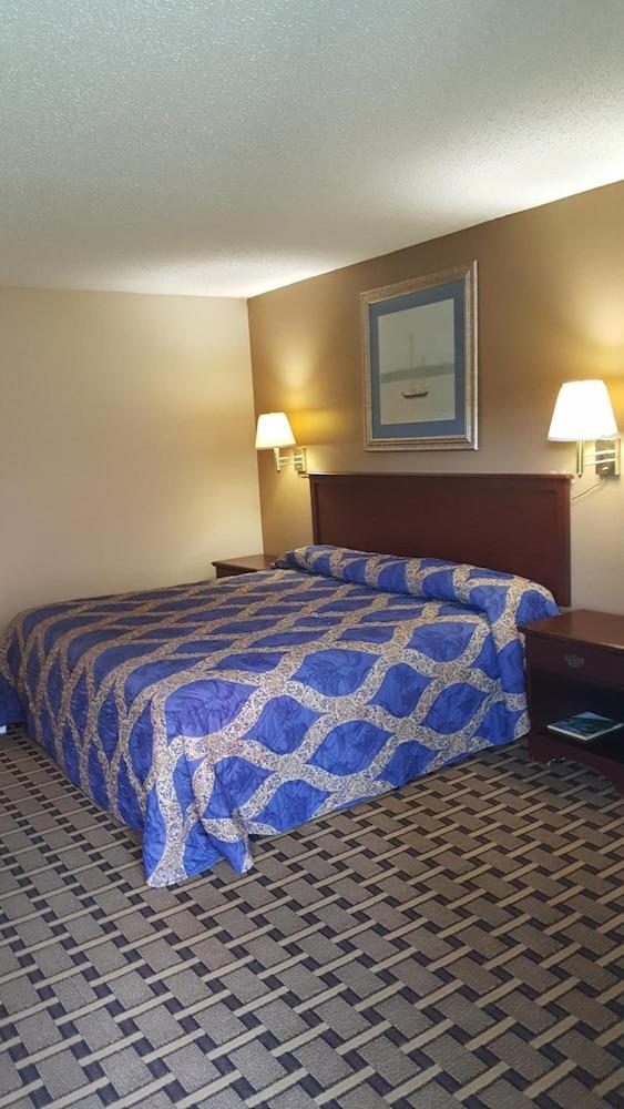 Red Carpet Inn & Suites photo 7