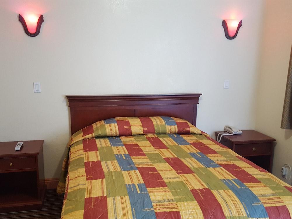 Travel Inn Motel photo 16