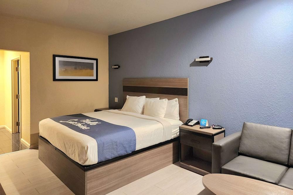 Days Inn by Wyndham Freeport photo 42
