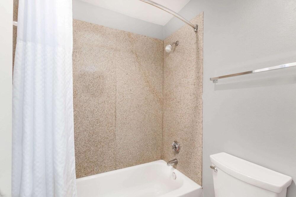 Days Inn by Wyndham Austin/University/Downtown photo 28