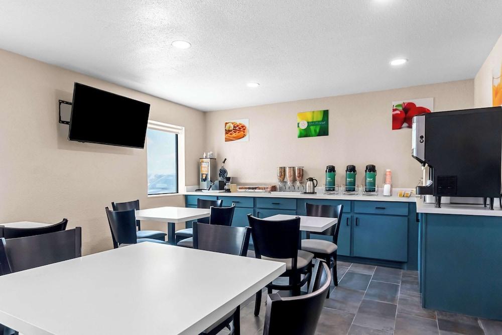 Quality Inn & Suites Port Lavaca near Lighthouse Beach photo 37