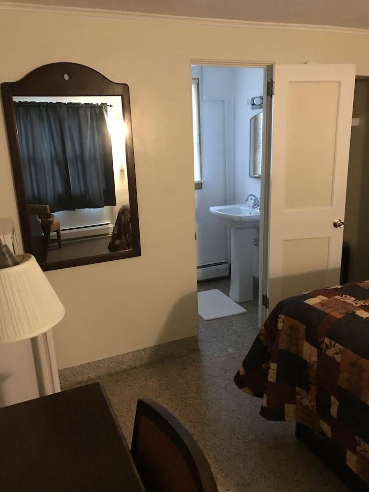 The Evergreen Motel photo 15