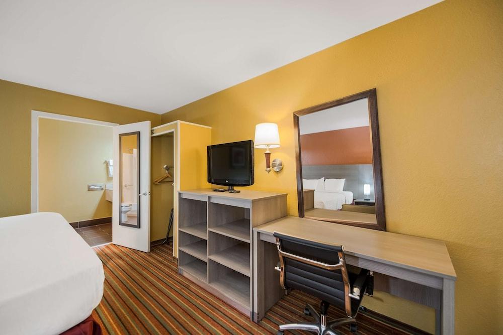 SureStay Hotel by Best Western Mt Pleasant photo 30