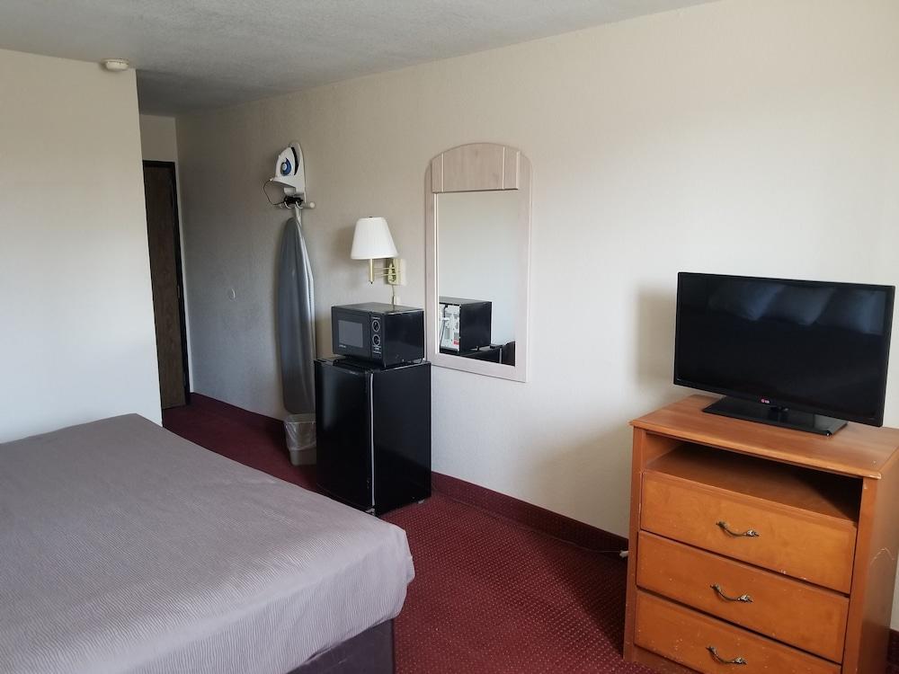 Americas Stay Inn photo 23