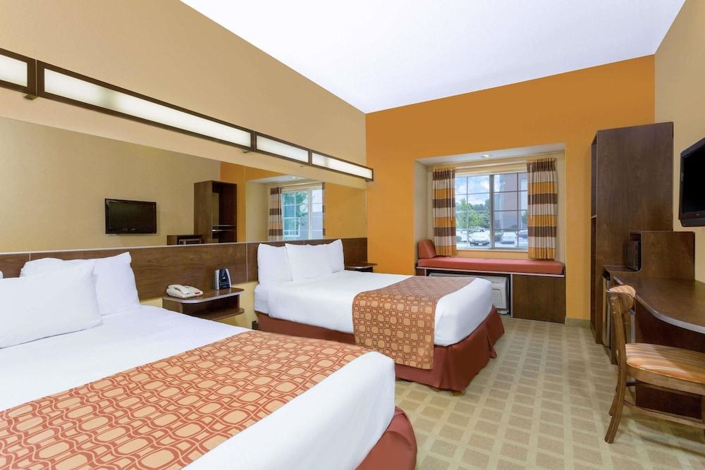 Microtel Inn & Suites by Wyndham Greenville/University Medic photo 12