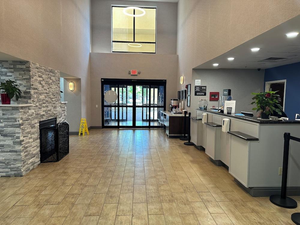 Hampton Inn Brattleboro photo 20