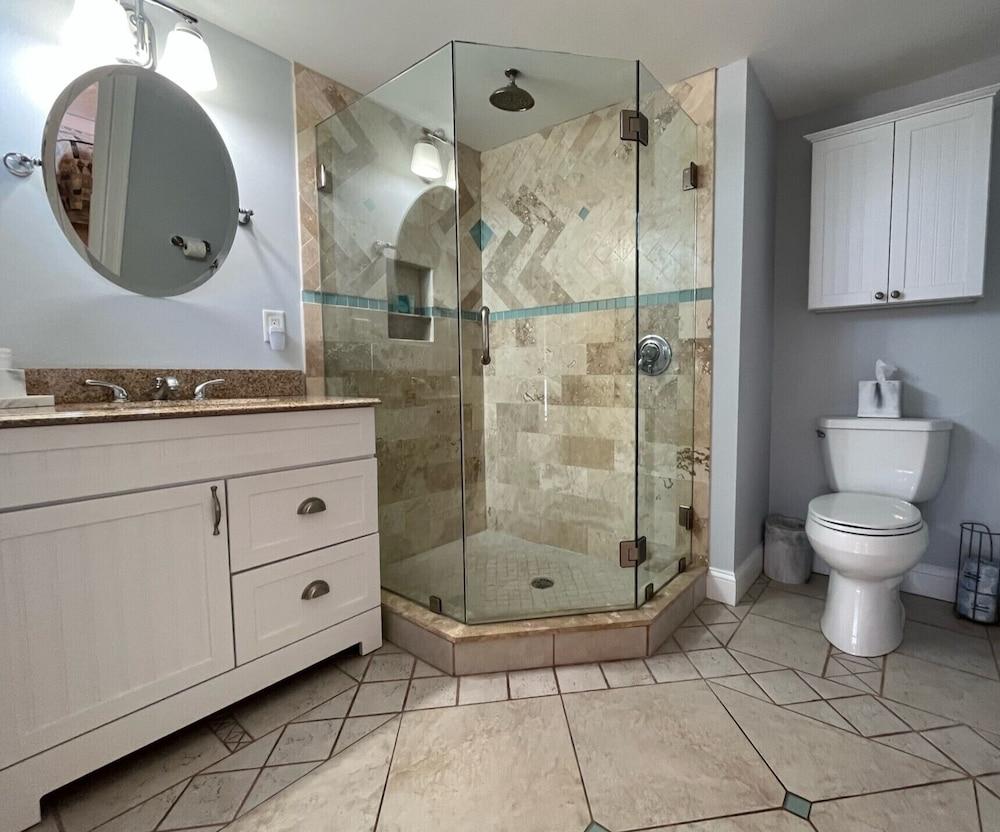 Beach Breeze Inn photo 23