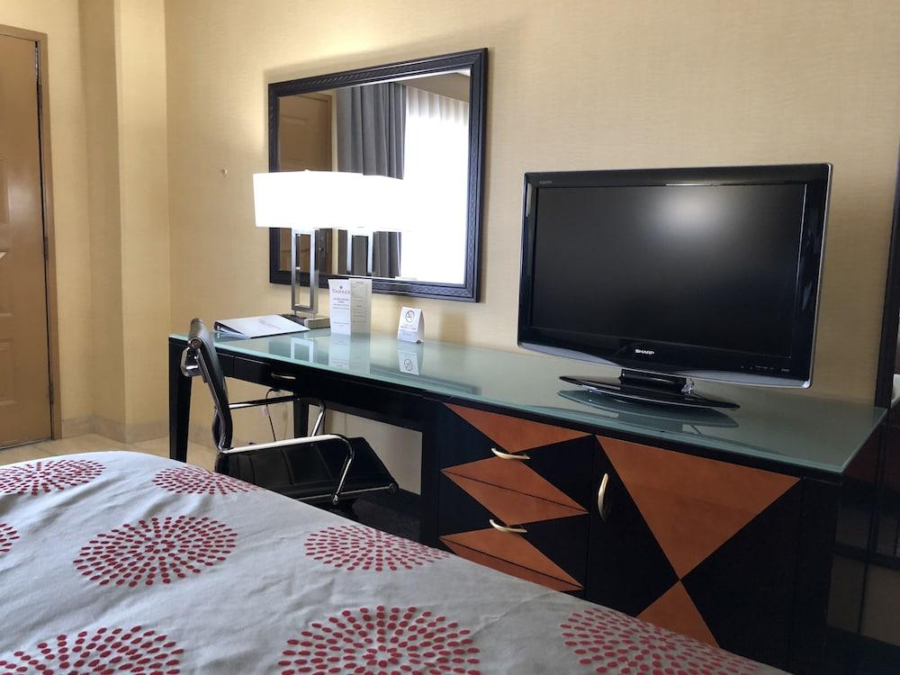 Ramada by Wyndham San Diego National City photo 54