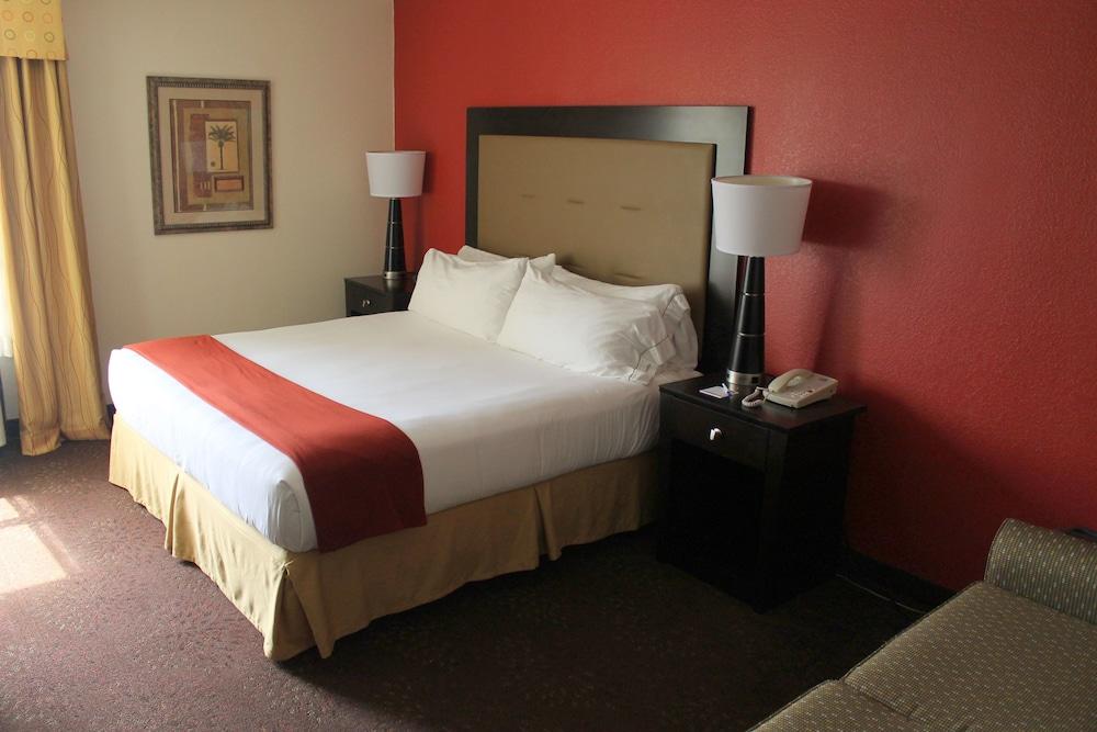 Holiday Inn Express Harlingen by IHG photo 17