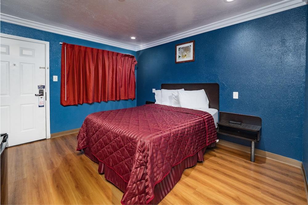Travelodge by Wyndham Sacramento Convention Center photo 13