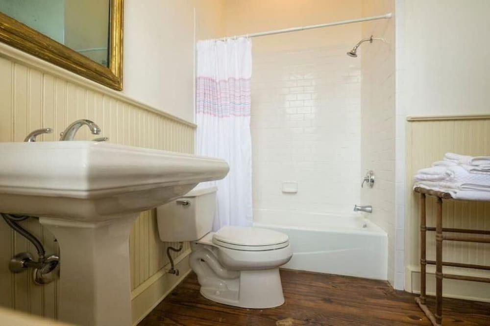 The Buck School Inn photo 5