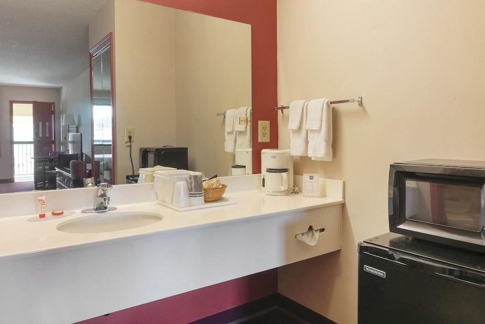 Days Inn by Wyndham Adairsville photo 32