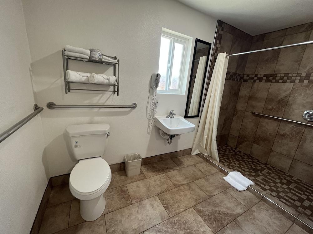 American Inn Grover Beach photo 22