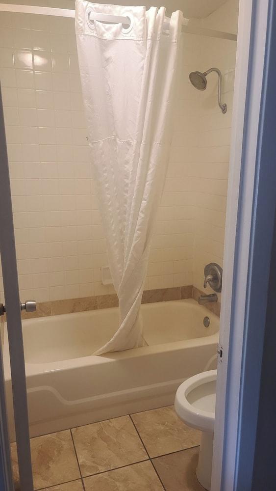 Days Inn by Wyndham Newton MS/I-20 photo 14