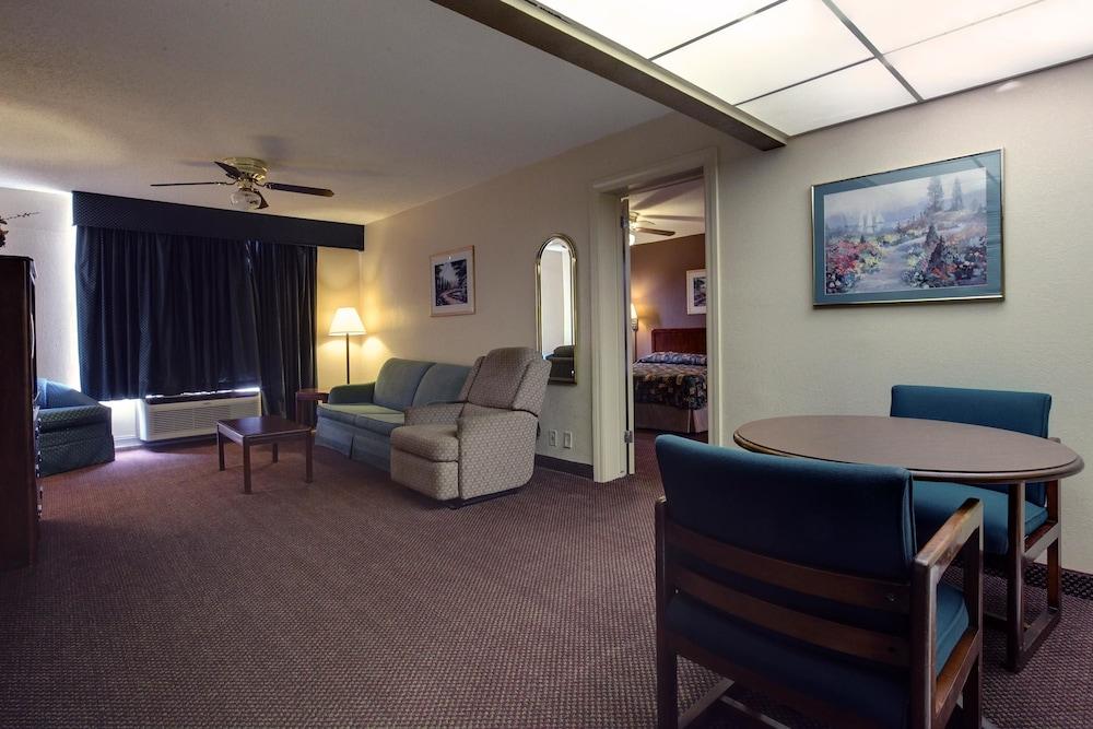 Americas Best Value Inn Marshall photo 14