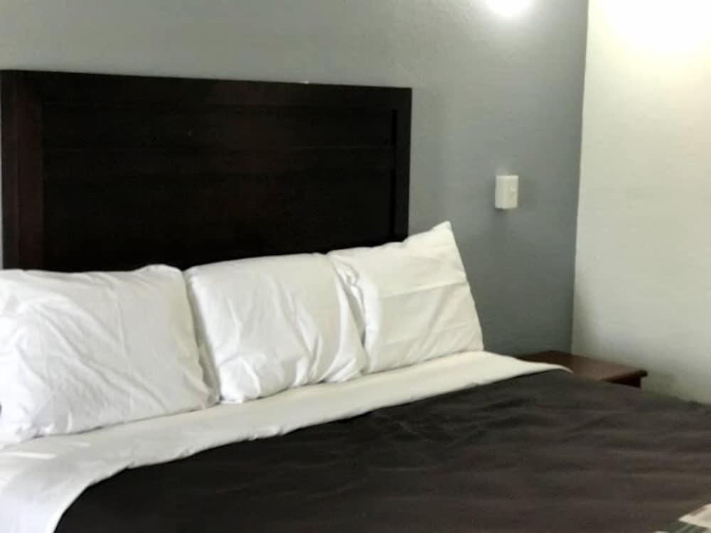 Regency Inn photo 7