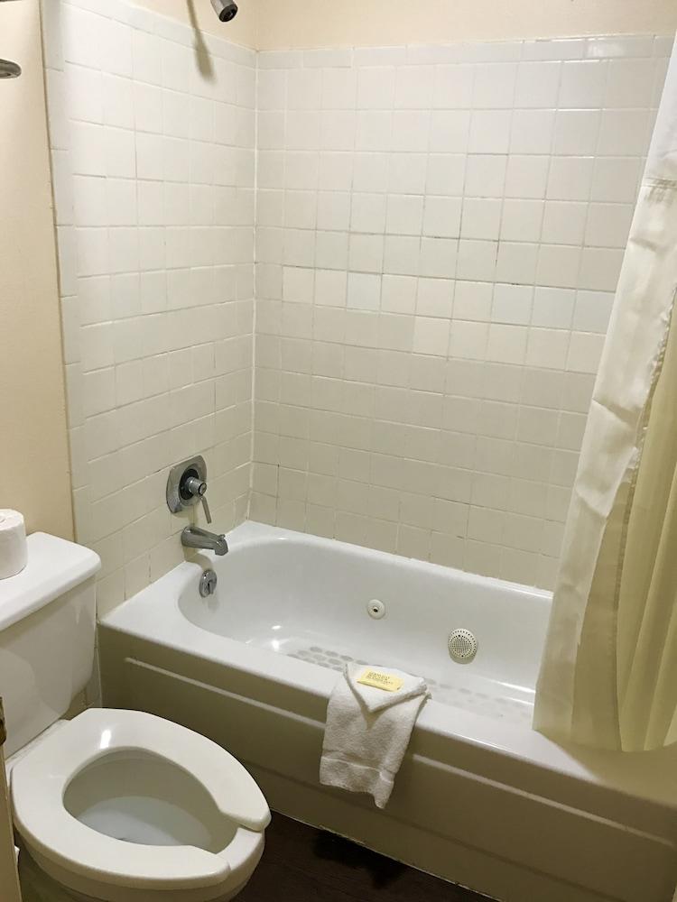 American Inn photo 13